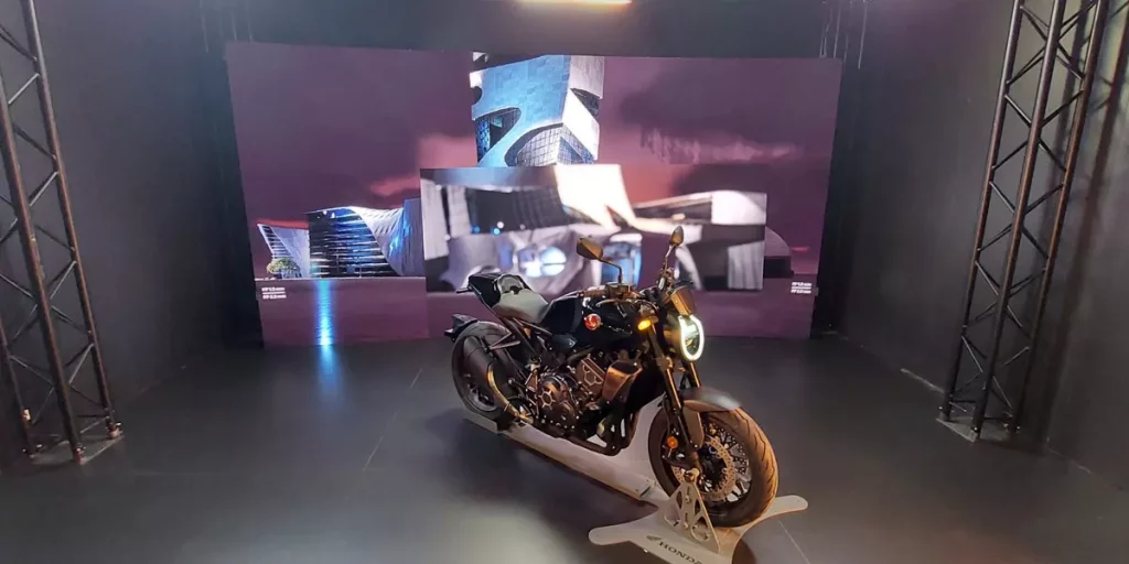 Motocykl Hondy, prezentowany na nowym monitorze Sony Crystal LED VERONA